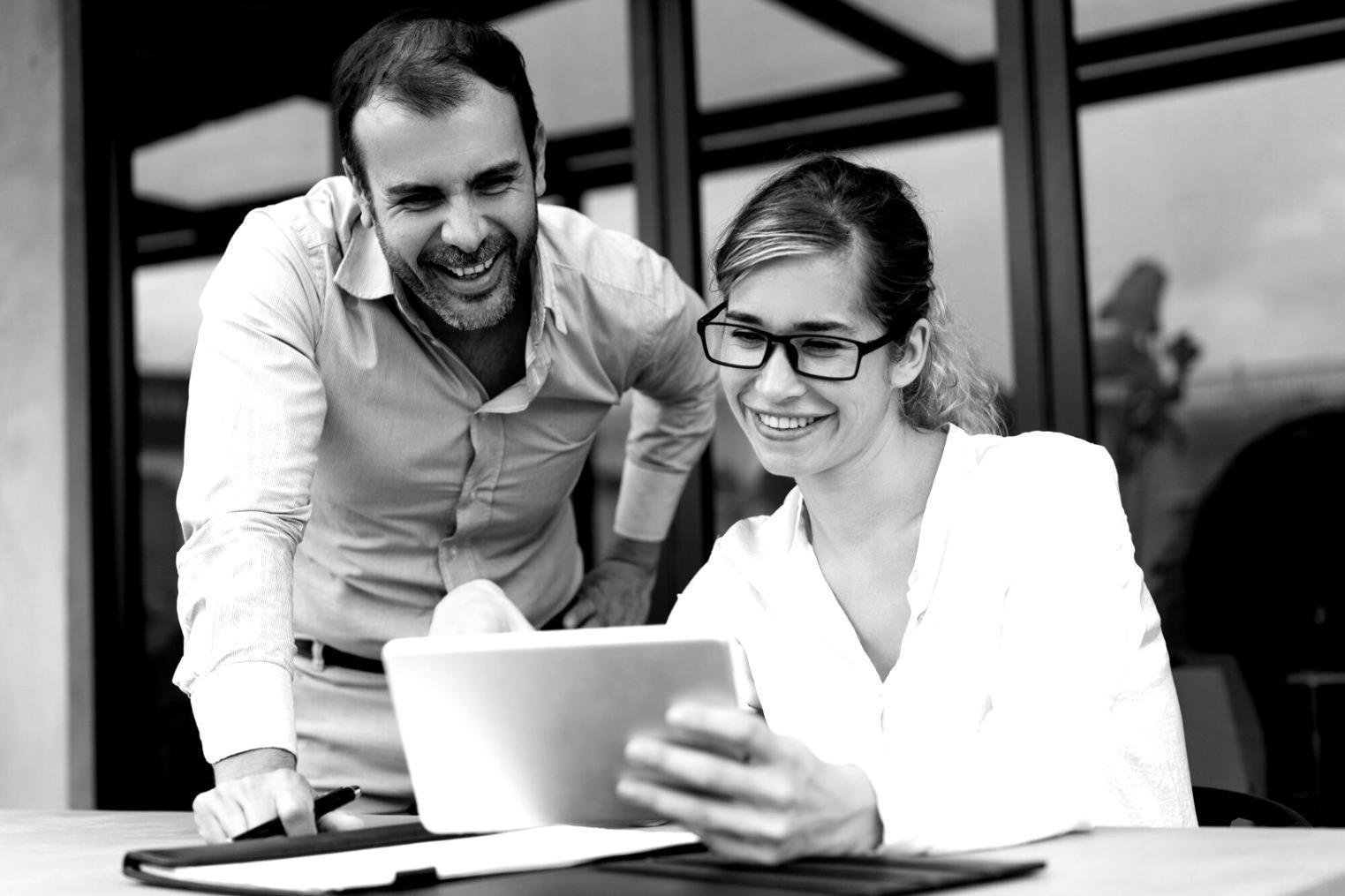 Análisis de datos financieros en pantalla